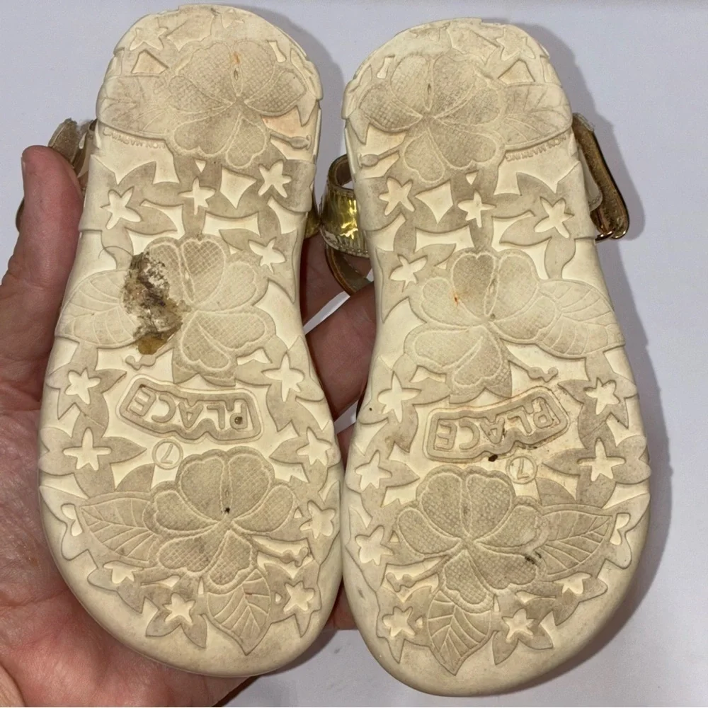 The Childrens Place Girls Gold Strappy Sandals Glitter Straps Size 7